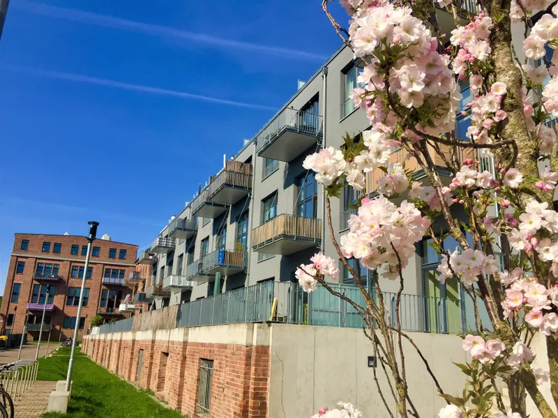 Historischer Charme trifft modernen Wohnkomfort – 2 Zimmer mit Balkon nahe am Wasser — photo 1